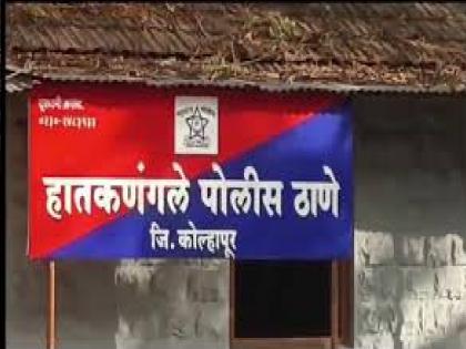 Clash between two groups over mobile status in Mangaon Kolhapur, crime against 30 people | Kolhapur: माणगावमध्ये मोबाइल स्टेटसवरून दोन गटांत हाणामारी, ३० जणांवर गुन्हा