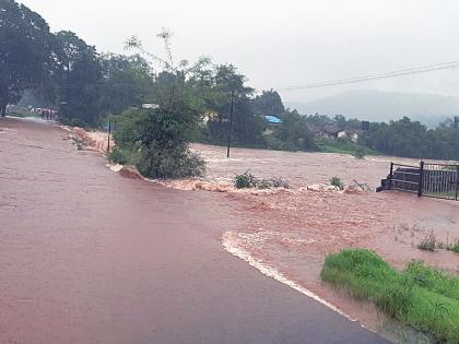 Heavy rains cause severe, severe mangrove conditions | अतिवृष्टीमुळे महाड, माणगावची स्थिती गंभीर