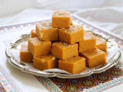 Recipe of aambawadi or mango barfi | आंब्याच्या सीझनमध्ये तयार करा गोडगोड आंबावडी 