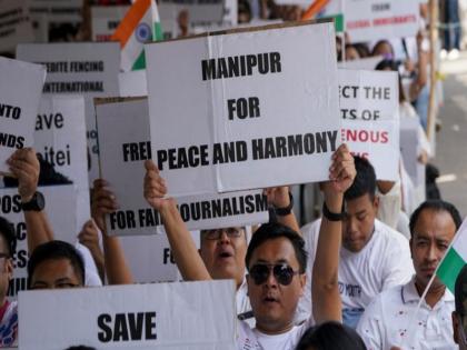 Family in Manipur we can't sleep because of worry feelings of Manipuri students in Pune | ‘कुटुंब मणिपूरमध्ये..चिंतेनं आम्हाला झोप लागेना’, पुण्यात शिकणाऱ्या मणिपुरी विद्यार्थ्यांची भावना