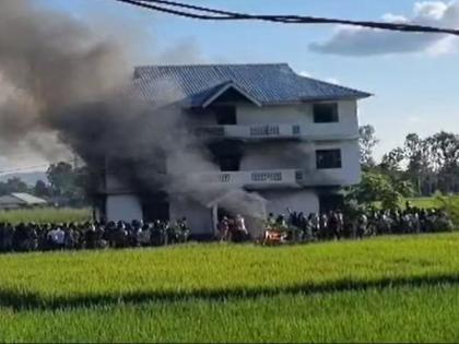 Mob sets BJP office on fire in Manipur violence; Once again the situation is out of hand | मणिपूरमध्ये जमावाने भाजपाचे कार्यालय पेटविले; पुन्हा एकदा परिस्थिती हाताबाहेर