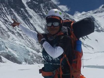 Marathwada flag on the Everest, Manisha Waghmare did the campaign | एव्हरेस्टवर मराठवाड्याचा झेंडा, मनीषा वाघमारेने केली मोहीम फत्ते