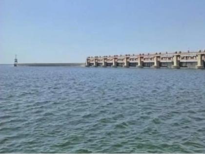 Manjra Dam at 94 percent; Dissolution can happen at any moment | मांजरा धरणातील पाणीसाठी ९४ टक्क्यांवर; बीड, लातूरसह उस्मानाबादकरांना दिलासा