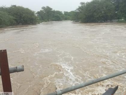 flooding in manjara river alert issued for villages along the river | मांजरा नदीला पूर, नदीकाठच्या गावांना सतर्कतेचा इशारा
