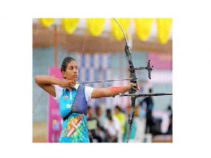 archer Manjiri Alone from Nandgaon won gold medals in the national ranking archery competition | राष्ट्रीय रँकिंग धनुर्विद्या स्पर्धेत अमरावतीच्या मंजिरी अलोनेला सुवर्णपदक