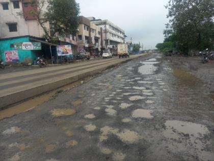 Mankoli Anjurphata Chinchoti road in Bhiwandi has become very dilapidated | भिवंडीतील मानकोली अंजुरफाटा चिंचोटी रस्त्याची प्रचंड दुरावस्था; सार्वजनिक बांधकाम विभागाचे दुर्लक्ष