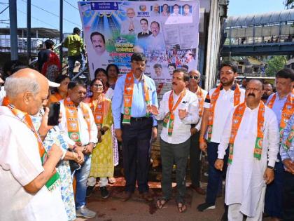 Bhoomipujan of the escalator of Kandivali East station in excitement | कांदिवली पूर्व स्थानकाच्या सरकता जिन्याचे भूमीपूजन उत्साहात