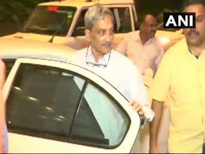 Manohar Parrikar leaves for America for treatment | मनोहर पर्रीकर उपचारांसाठी अमेरिकेस रवाना