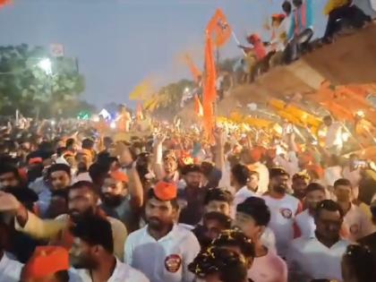 by 50 JCB's sprinkling of flowers, In Ashti Manoj Jarange's grand welcome! | Video: ५० जेसीबीच्या सहाय्याने फुलांची उधळण, आष्टीत मनोज जरांगेंचे ग्रँड स्वागत! 