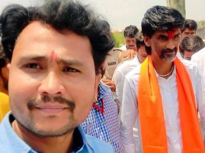 A young activist in the Maratha reservation struggle dies of heart disease. Takalgaon Shekakul, Ghogare: The only son of a small-land farmer family. | मराठा आरक्षण लढ्यातील आंदाेलक तरुणाचा हृदयविकाराने मृत्यू घाेगरेंचे टाकळगाव शाेकाकूल : अल्पभूधारक शेतकरी कुटुंबातील एकुलता एक मुलगा A young activist in the Maratha reservation struggle dies of heart disease. Takalgaon Shekakul, Ghogare: The only son of a small-land farmer family. | मराठा आरक्षण लढ्यातील आंदाेलक तरुणाचा हृदयविकाराने मृत्यू घाेगरेंचे टाकळगाव शाेकाकूल : अल्पभूधारक शेतकरी कुटुंबातील एकुलता एक मुलगा