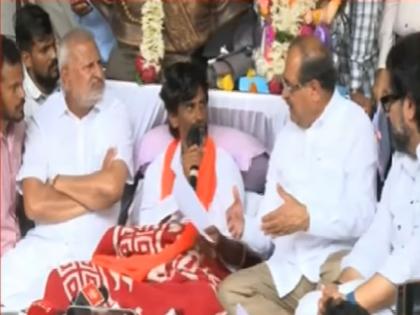 Maratha reservation Manoj Jarange sais What did the government delegation say regarding the issuance of Maratha-Kunbi same GR | 'मराठा-कुणबी एक' जीआर काढण्यासंदर्भात काय म्हणालं सरकारचं शिष्टमंडळ? जरांगेंनी स्वतःच सांगितलं Maratha reservation Manoj Jarange sais What did the government delegation say regarding the issuance of Maratha-Kunbi same GR | 'मराठा-कुणबी एक' जीआर काढण्यासंदर्भात काय म्हणालं सरकारचं शिष्टमंडळ? जरांगेंनी स्वतःच सांगितलं