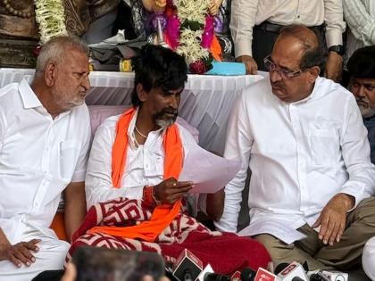 The agitation has caused a loss of Rs 100 crore to the trade, claims the Retail Traders Welfare Association. | आंदोलनाचा व्यापाराला १०० कोटींचा फटका, रिटेल ट्रेडर्स वेल्फेअर असोसिएशनचा दावा The agitation has caused a loss of Rs 100 crore to the trade, claims the Retail Traders Welfare Association. | आंदोलनाचा व्यापाराला १०० कोटींचा फटका, रिटेल ट्रेडर्स वेल्फेअर असोसिएशनचा दावा
