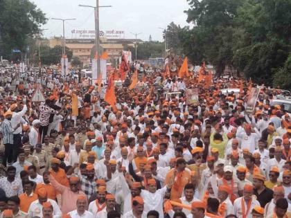 Peace rally of Maratha community started in Nashik in presence of Manoj Jarange Patil | नाशिकमध्ये मनोज जरांगे पाटील यांच्या उपस्थितीत मराठा समाजाच्या शांतता रॅलीला सुरूवात