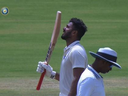 The West Bengal Sports Minister Manoj Tiwary scored 100 runs in 152 balls  (14x4, 1x6) Bengal 236/5, has now scored a fifty in each innings in the Ranji Trophy quarterfinal  | Ranji Trophy 2022 : पश्चिम बंगालच्या क्रीडा मंत्र्याची कमाल, रणजी करंडक स्पर्धेत शतकी खेळी, पहिल्या डावातही केलेल्या ७३ धावा