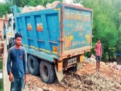 in mumbai tivars forest destroyed for ro ro jetty at manori a watchdog organization complaint to the state environment department | मनोरी ‘रो-रो’च्या जेट्टीसाठी ‘तिवरां’चा बळी; पर्यावरण विभागाकडे वॉचडॉग संस्थेची तक्रार