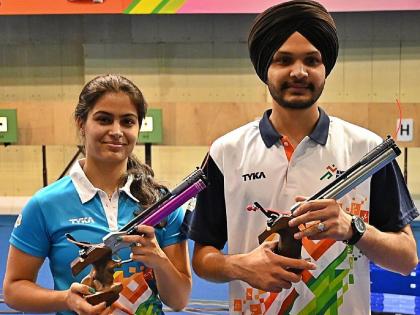 Paris Olympic 2024 Updates In Marathi Manu Bhaker and Sarabjot Singh qualify for 10m air pistol mixed bronze medal match | Paris Olympics 2024 : मनू भाकर आणखी एका पदकाच्या शर्यतीत कायम; सरबजोत सिंगसोबत किल्ला लढवला