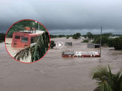 In Manwat night stay bus swept away in early morning floodwaters; By jumping out, the driver, the conductor saved their lives | मुक्कामी बस पहाटे पुराच्या पाण्यात वाहत गेली; वेळीच बाहेर पडल्याने चालक-वाहक बचावले