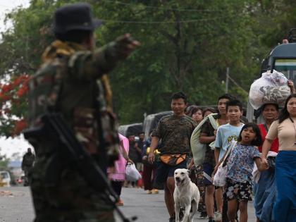 Army has become active in Manipur! 12 bunkers of separatists, mortars, ID destroyed after Violence | मणिपूरमध्ये आर्मी झाली सक्रीय! फुटीरतावाद्यांचे १२ बंकर, मोर्टार, आईडी केले उध्वस्त