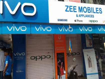 Goa: Rs 17 lakh mobile lapses break into the mobile showroom in Mapusa | गोवा : म्हापशात मोबाइल शोरूम फोडून 17 लाखांचे मोबाइल लंपास 