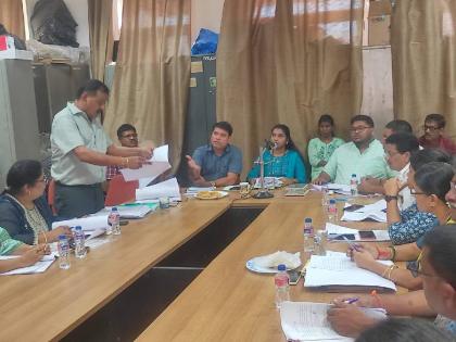 Khadjangi in Mhapasa Municipality meeting; Also ordered to leave the meeting as the dispute was not under control | म्हापसा नगरपालिकेच्या बैठकीत खडाजंगी; वाद नियंत्रणात येत नसल्याने बैठक सोडण्याचेही आदेश