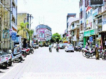 The containment zone in Islampur was removed, but the customers were scared to buy | व्यापाऱ्यांना कोट्यवधींचा फटका । खरेदीसाठी ग्राहक मात्र भेदरलेलेच