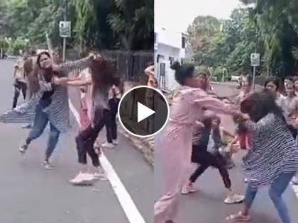 two girls started fighting for boyfriend on road in Uttarakhand video goes viral on intenet | एका बॉयफ्रेंडसाठी आपापसात भिडल्या दोन तरुण, रस्त्यावरच केली फ्री स्टाईल हाणामारी