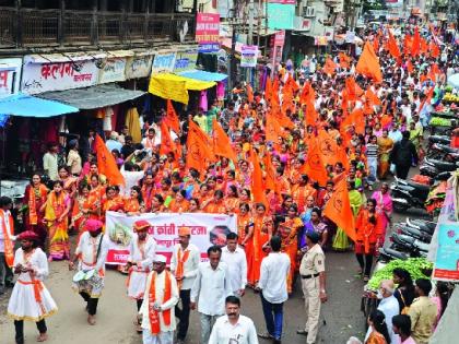  ... 'March Mar' on 4th September: A decision in the meeting of the Gross Maratha community | ...तर आरक्षणासाठी मुंबईची कोंडी करणार ४ सप्टेंबरला ‘गाडी मार्च’ : सकल मराठा समाजाच्या बैठकीत निर्णय