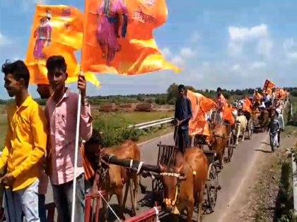 A bullock cart march started in Vasmat for Maratha reservation | Video: तांडा चालला! मराठा आरक्षणासाठी वसमतमध्ये निघाला बैलगाडी मोर्चा