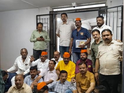 Kolhapur: Protests by Maratha community during Chief Minister's visit, detained by police | Kolhapur: मुख्यमंत्र्यांच्या दौऱ्यादरम्यान मराठा समाजाची निदर्शने, आंदोलकांना पोलिसांनी घेतले ताब्यात