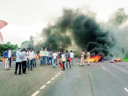 Rasta-Roko near Khapri on the Nagpur-Amravati highway | नागपूर-अमरावती महामार्गावरील खापरीजवळ रस्ता रोको