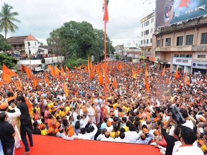 Maharashtra Bandh: On the Maratha road in Kolhapur: Saffron wave, pavilion closed unprecedented and sterile | Maharashtra Bandh : कोल्हापूरात अवघा मराठा रस्त्यावर : भगव्याची लाट, पाळला अभूतपूर्व अन् कडकडीत बंद