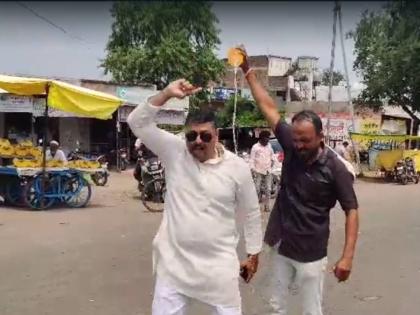 In response to the lathicharge in Motala, the working president of the NCP took it by pouring petrol on his body | लाठीमाराचे पडसाद मोताळ्यात, राष्ट्रवादीच्या कार्याध्यक्षांनी घेतलं अंगावर पेट्रोल ओतून