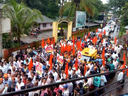 Maratha Kranti Morcha: Clutches in Sangameshwara, Shuksukkat in the market, all the deal jam | Maratha Kranti Morcha : संगमेश्वरात कडकडीत बंद, बाजारपेठांमध्ये शुकशुकाट, सर्व व्यवहार ठप्प