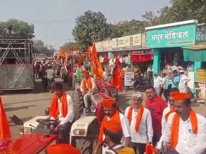 Solapur: Attention Movement; Five hundred tractor march started in Vairag for Maratha reservation | Solapur: लक्ष वेधणारं आंदोलन; मराठा आरक्षणासाठी वैरागमध्ये निघाला पाचशे ट्रॅक्टरचा मोर्चा