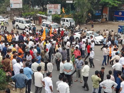 maratha community aggressive agitation in tembhurni wadala sangola mohol modnimb karmala | मराठा समाज आक्रमक; टेंभुर्णी, वडाळा, सांगोला, मोहोळ, मोडिनंब, करमाळ्यात आंदोलन