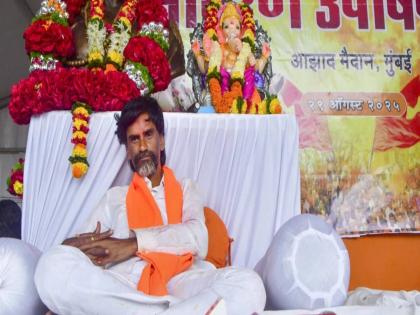 Maratha Morcha Chief Minister, your time is not up, Maharashtra will come to Mumbai, take a decision now; Manoj Jarange's warning | Maratha Morcha : मुख्यमंत्री साहेब, तुमच्या हातातली वेळ गेलेली नाही, महाराष्ट्र मुंबईत यायला निघण्याआधी निर्णय घ्या; मनोज जरांगेंचा इशारा Maratha Morcha Chief Minister, your time is not up, Maharashtra will come to Mumbai, take a decision now; Manoj Jarange's warning | Maratha Morcha : मुख्यमंत्री साहेब, तुमच्या हातातली वेळ गेलेली नाही, महाराष्ट्र मुंबईत यायला निघण्याआधी निर्णय घ्या; मनोज जरांगेंचा इशारा