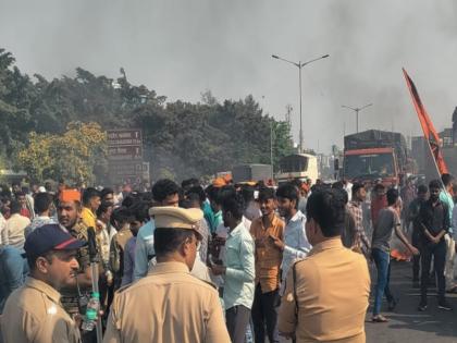 Protest near Navale bridge for Maratha reservation; A case has been registered against 500 people | Maratha Reservation: मराठा आरक्षणासाठी नवले पुलाजवळ आंदोलन; ५०० जणांवर गुन्हा दाखल