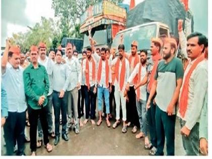 Facilities for protesters in Navi Mumbai Mumbai Market Committee supports protesters, facilities in two markets, separate facilities for women | आंदोलकांची नवी मुंबईत सोय आंदोलकांना मुंबई बाजार समितीचा आधार, दोन मार्केटमध्ये सुविधा, महिलांची स्वतंत्र सोय Facilities for protesters in Navi Mumbai Mumbai Market Committee supports protesters, facilities in two markets, separate facilities for women | आंदोलकांची नवी मुंबईत सोय आंदोलकांना मुंबई बाजार समितीचा आधार, दोन मार्केटमध्ये सुविधा, महिलांची स्वतंत्र सोय