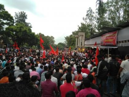 Mass street rally in Satara in the capital, Satara in the Satara | राजधानीत उसळला मराठ्यांचा जनसागर, आरक्षणासाठी साताऱ्यात भव्य रॅली