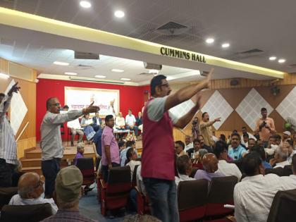 Murder of democracy in 'Masap' meeting! Constitutional amendment passed without discussion | ‘मसाप’ सभेत लोकशाहीचा खून ! चर्चेविनाच घटना दुरूस्ती मंजूर Murder of democracy in 'Masap' meeting! Constitutional amendment passed without discussion | ‘मसाप’ सभेत लोकशाहीचा खून ! चर्चेविनाच घटना दुरूस्ती मंजूर