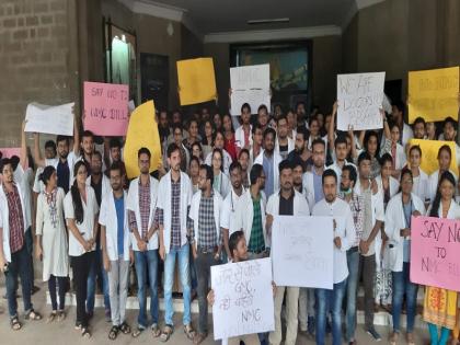 Resident doctor calls strike in government hospital ghati | शासकीय रुग्णालय घाटीमध्ये निवासी डॉक्टरांचा संप