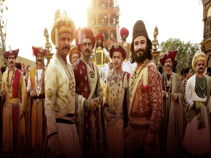 Panipat Review : sanjay dutt, kriti sanon and arjun kapoor Panipat is good to watch in theaters | Panipat Review : अंगावर शहारा आणणारी पानिपतची लढाई