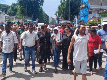 block the way from the angry mob demand for arrest of subhash velingkar in margao | संतप्त जमावाकडून रास्ता रोको; मडगावात वेलिंगकर यांच्या अटकेची मागणी 