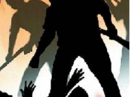 The doctor's husband beats divyanga employee for asking him to wear a mask | मास्क लावण्यास सांगितल्याने डॉक्टर पतीची दिव्यांग कर्मचाऱ्यास मारहाण