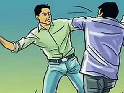 सरन्यायाधीशांवरील हल्ल्याचा निषेध; आंदोलनात न आल्याने सरकारी वकिलाला धक्काबुक्की सरन्यायाधीशांवरील हल्ल्याचा निषेध; आंदोलनात न आल्याने सरकारी वकिलाला धक्काबुक्की