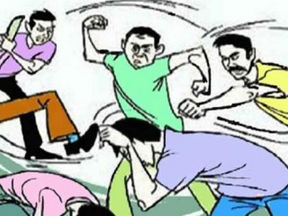 Corporator's husband beaten for objecting to poor road work | रस्त्याच्या निकृष्ट कामावर आक्षेप घेतला म्हणून नगरसेविकेच्या पतीला मारहाण