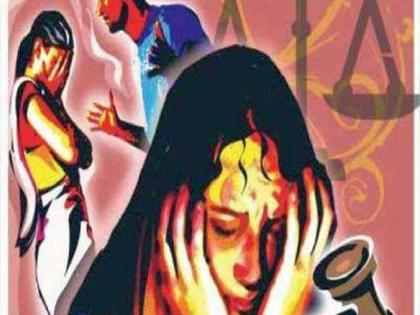 crime filed against husband for beating and threatening wife to buried three year old daughter alive | दोन लग्नांची लपाछुपी अन् तीन वर्षांच्या मुलीला जिवंत गाडण्याची धमकी; नराधमाविरुद्ध गुन्हा दाखल