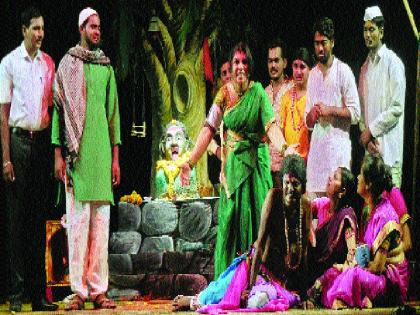 Strike against superstition by entertaining 'Hanumaki Mariani' | ‘हनम्याच्या मरिआय’ने केला मनोरंजनातून अंधश्रद्धेवर प्रहार