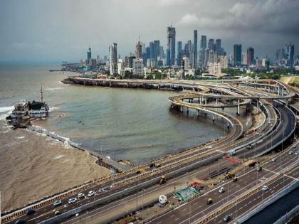 in mumbai on coastal road about 12 lakh vehicles traveled from the southern route and 80 thousand vehicles traveled from the northern route | कोस्टल रोडवरून मुंबईकर सुसाट; पहिल्या ४ दिवसांत उत्तर मार्गिकेवरून ८० हजार वाहनांचा प्रवास