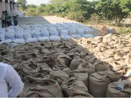 Purchase of merchandise instead of farmers at Government Shopping Center at Majalgaon; Arbitrariness of the institution | माजलगावात शासकीय खरेदी केंद्रावर शेतकऱ्यांऐवजी व्यापार्‍यांच्या धान्याची खरेदी; संस्थेचा मनमानी कारभार 